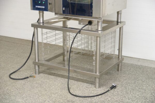 Metos CVP10E-CE -uuni jalustalla - Image 3