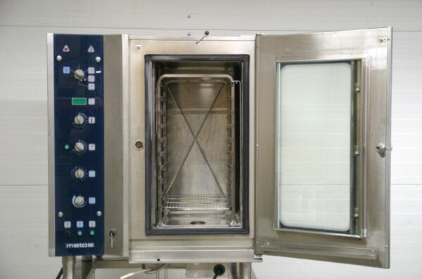 Metos CVP10E-CE -uuni jalustalla - Image 11